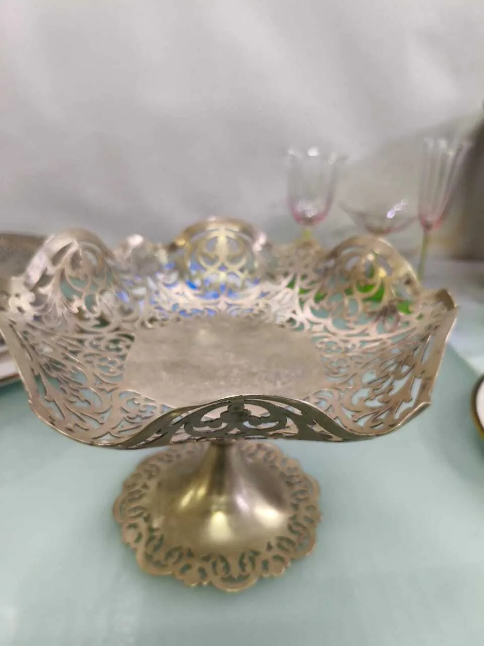 CENTRO DE PLATA ANTIQUE CON PIE CALADO  "CPACP" 25 X 17 CM ALT.