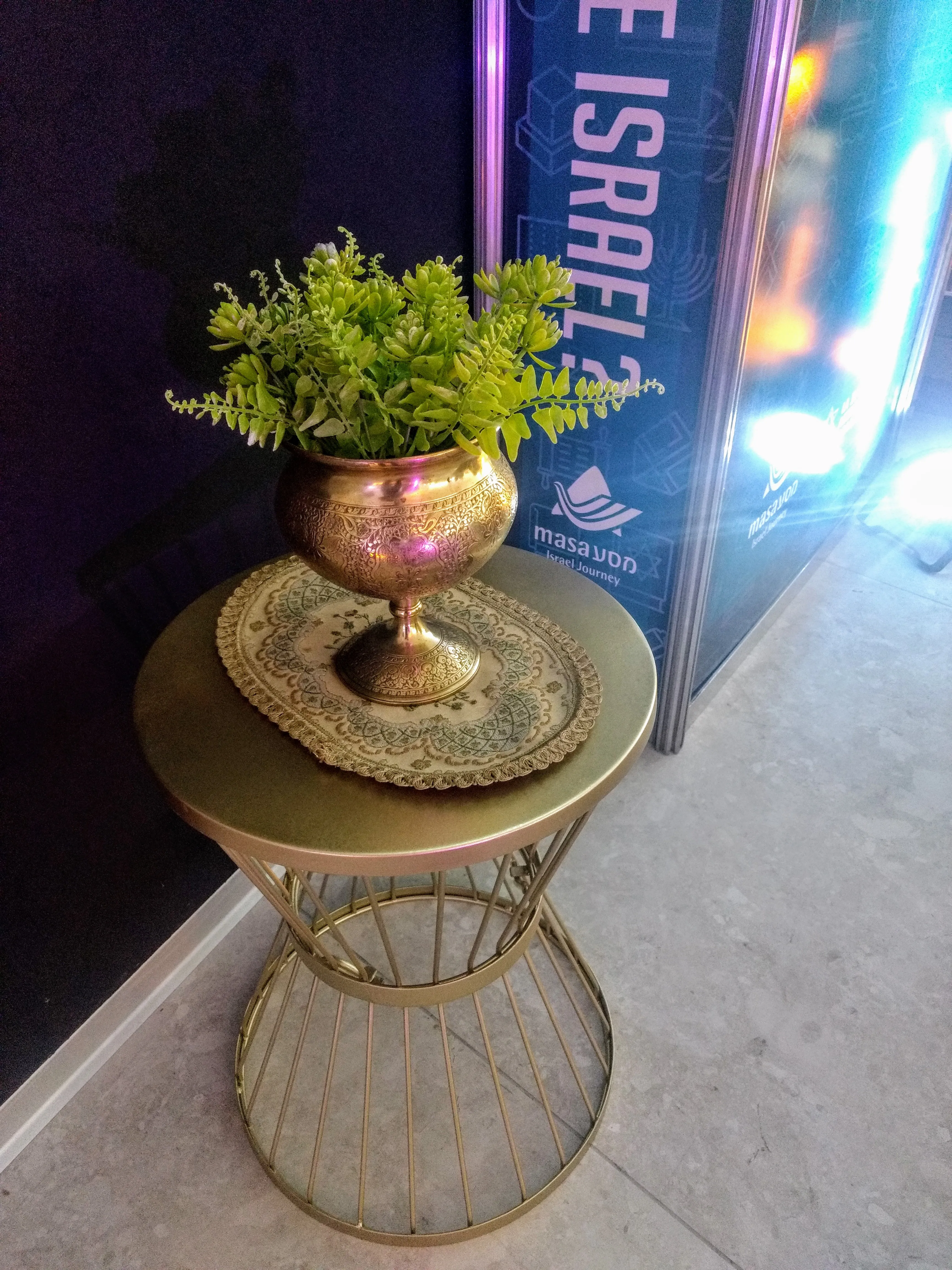 MESA DE DISEÑO ORO SATIN diam 0.40x 0.50 alt