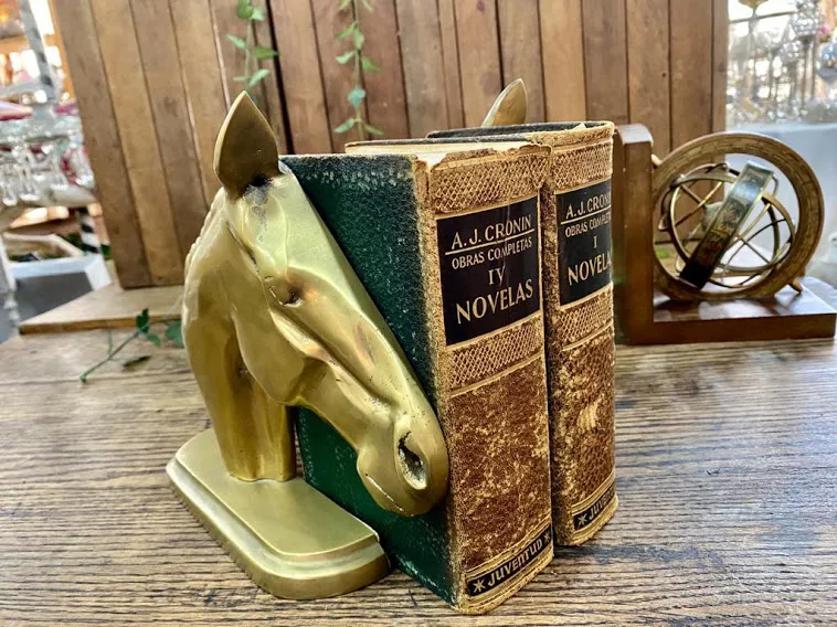 PAR SUJETA LIBROS CABALLOS DE BRONCE