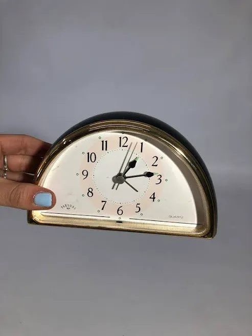 RELOJ CURVO NEGRO  PARSON QUARTZ -15  X 9 CM