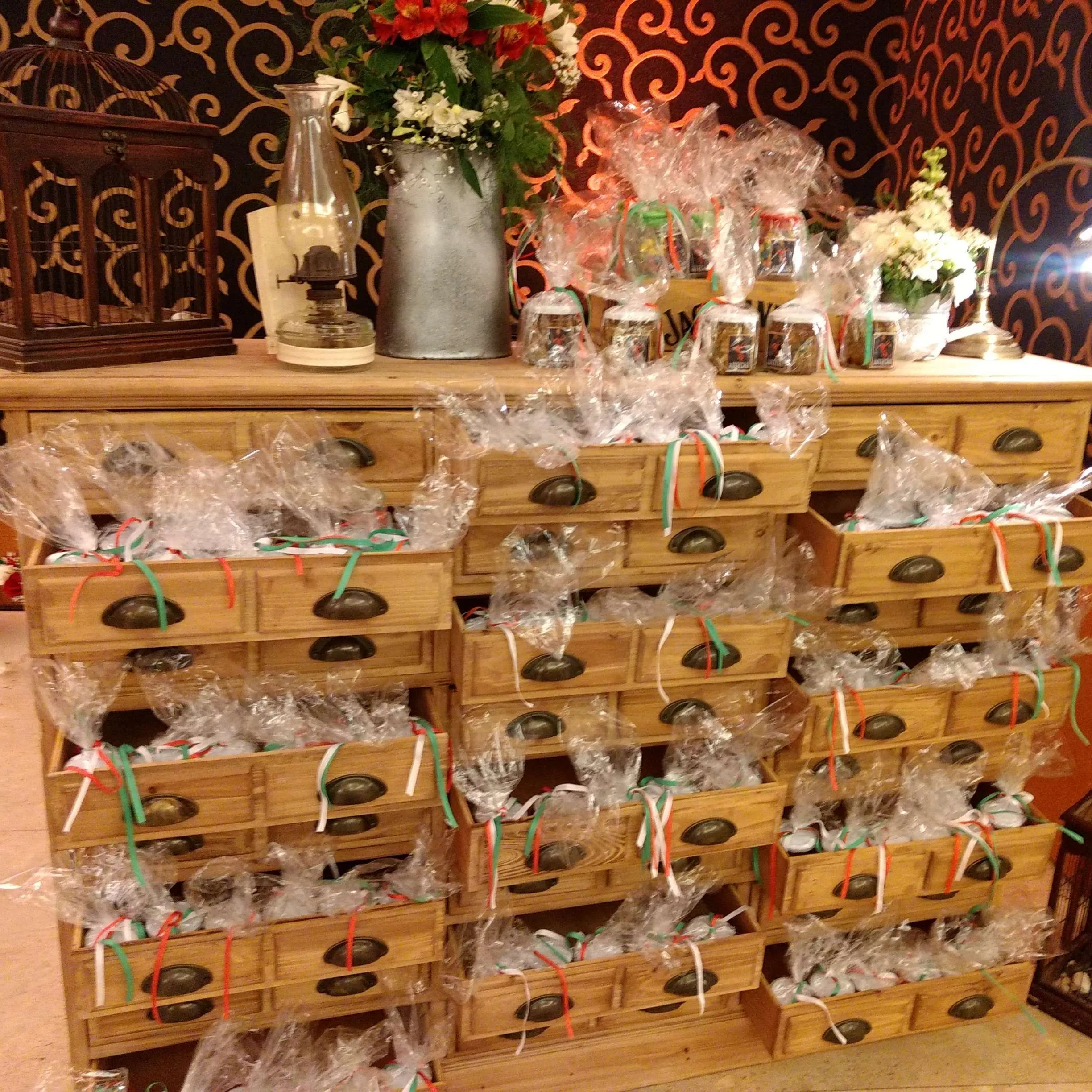 MUEBLE DE CAMPO VINTAGE CON 24 CAJONES 1.46 x 0.30 x 1.10 alt