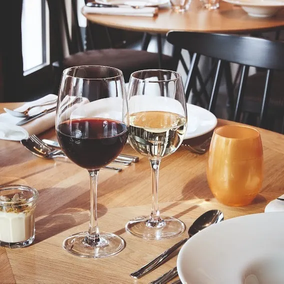 COPA SPIRIT  "SIN BORDE  1 - 490 ml Alt. 23 cm  Y COPA SPIRIT 2 -385 ml .Alt   . 21.5 cm "