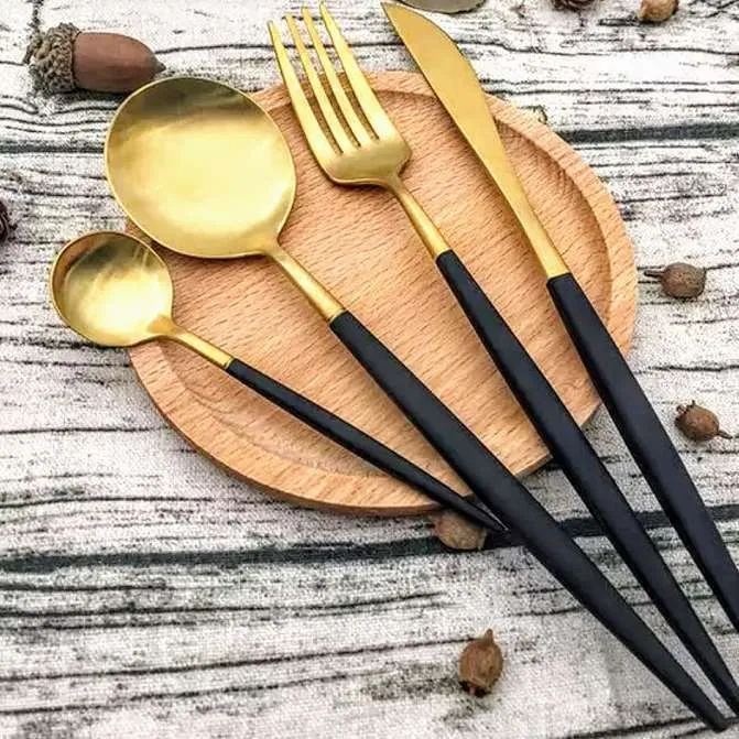 CUCHARA PRINCIPAL NEGRO Y ORO