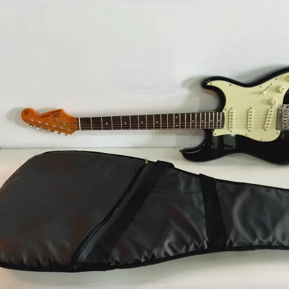 GUITARRA ELECTRICA CON FUNDA