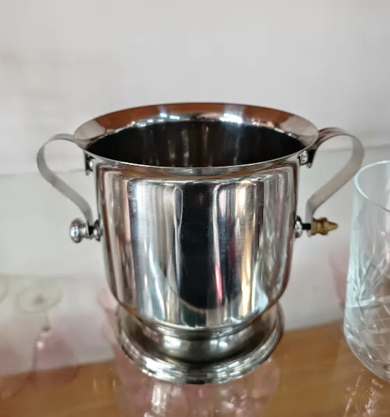 HIELERA  ACERO  CON  ASAS "VIMA" D. 13 X 12 CM ALT.