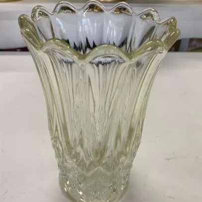 FLORERO  CRISTAL ANTIGUO TALLADO " FCA5" 22 X 12 CM  