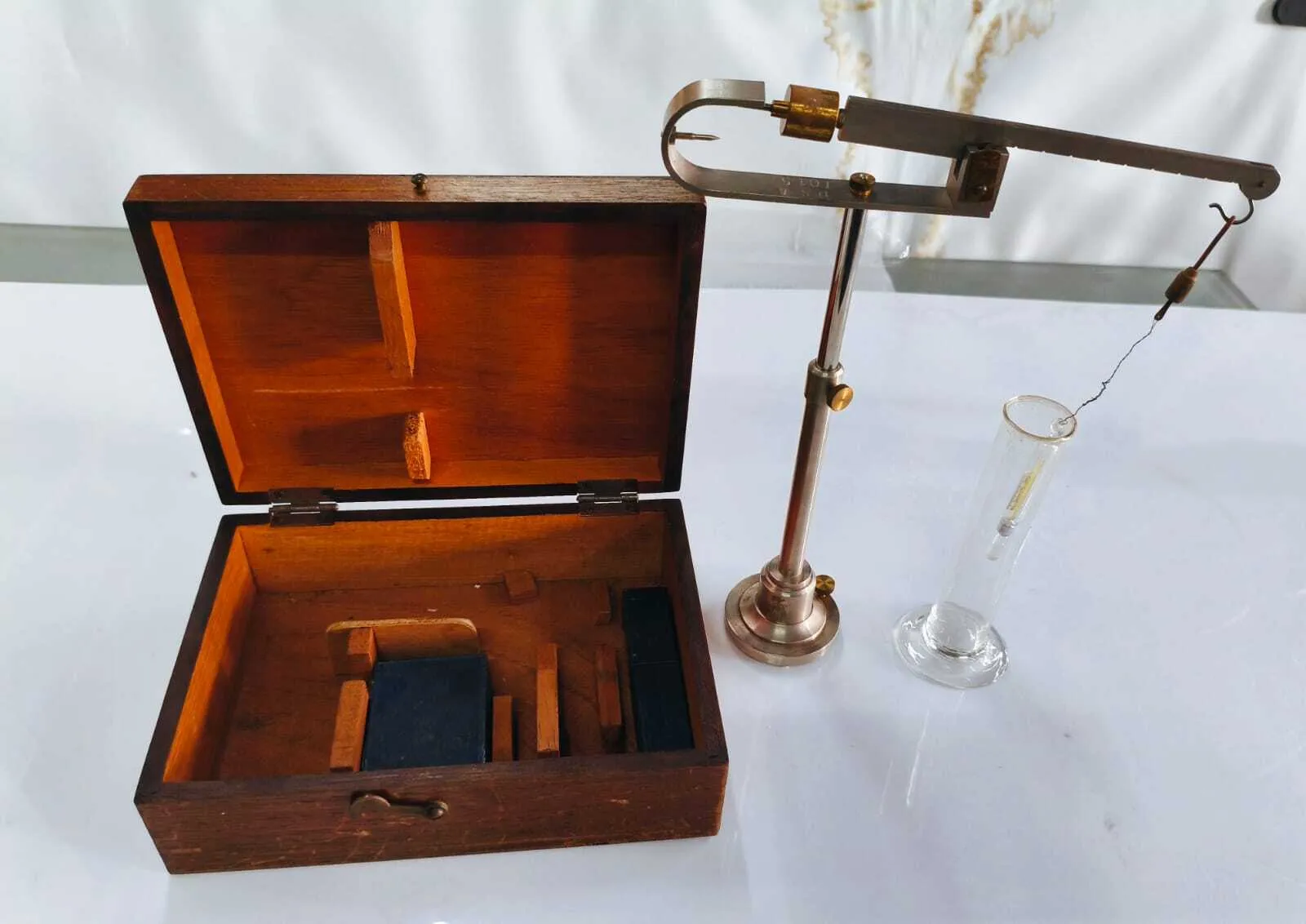 DENSIMETRO  ANTIGUO DE LABORATORIO CON ACCESORIOS 