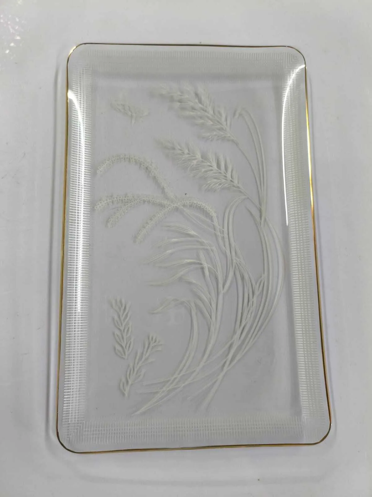 BANDEJA DE CRISTAL CON BORDE ORO "FLORES" :Med:30 x  20 cm 