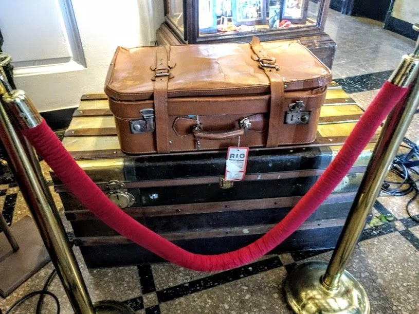 GRAN BAUL MADERA Y BRONCE XL -  Med. 1.10 x 0.55 x 0.50 MT ALT