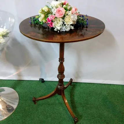 MESITA  OVAL ESTILO INGLESA  diam 45 x 35 x 70 cm