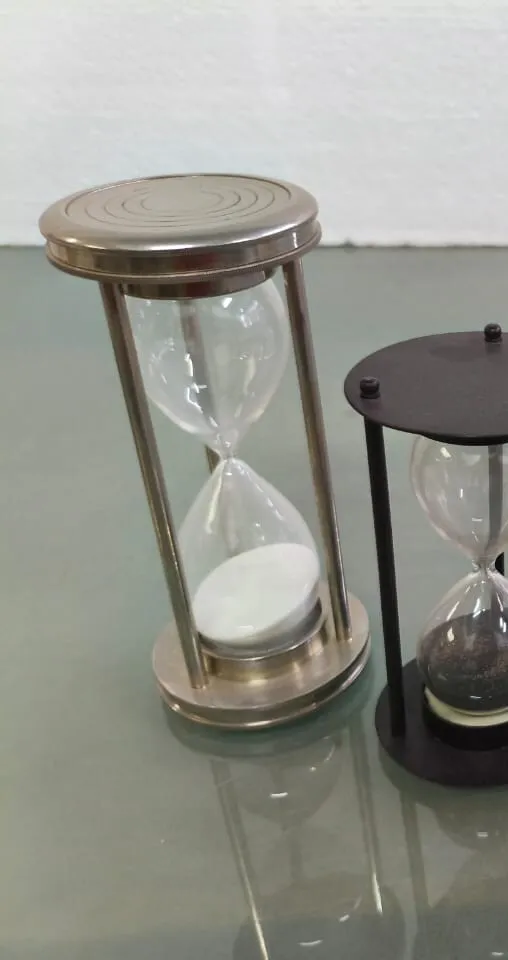 RELOJ  DE  ARENA  GRANDE DE PLATA Alt. 18 cm Base 8 cm