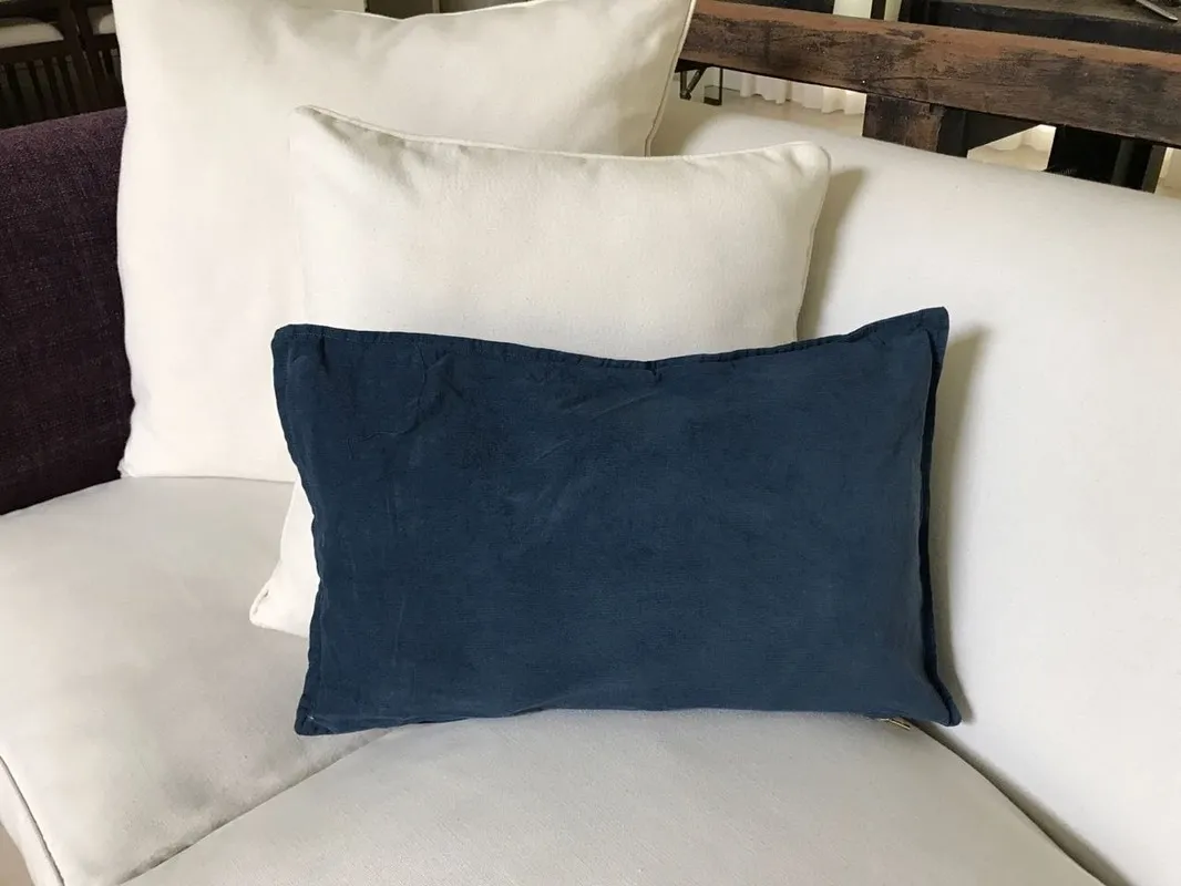 ALMOHADON CORDEROY AZUL 50X30 (CAR)