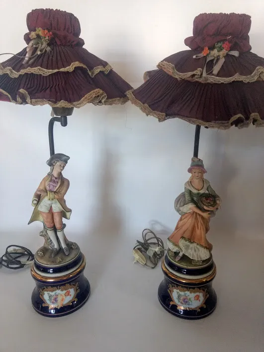 VELADORES MARIA ANTONIETA CON PANTALLA BORDO PLIZADAS