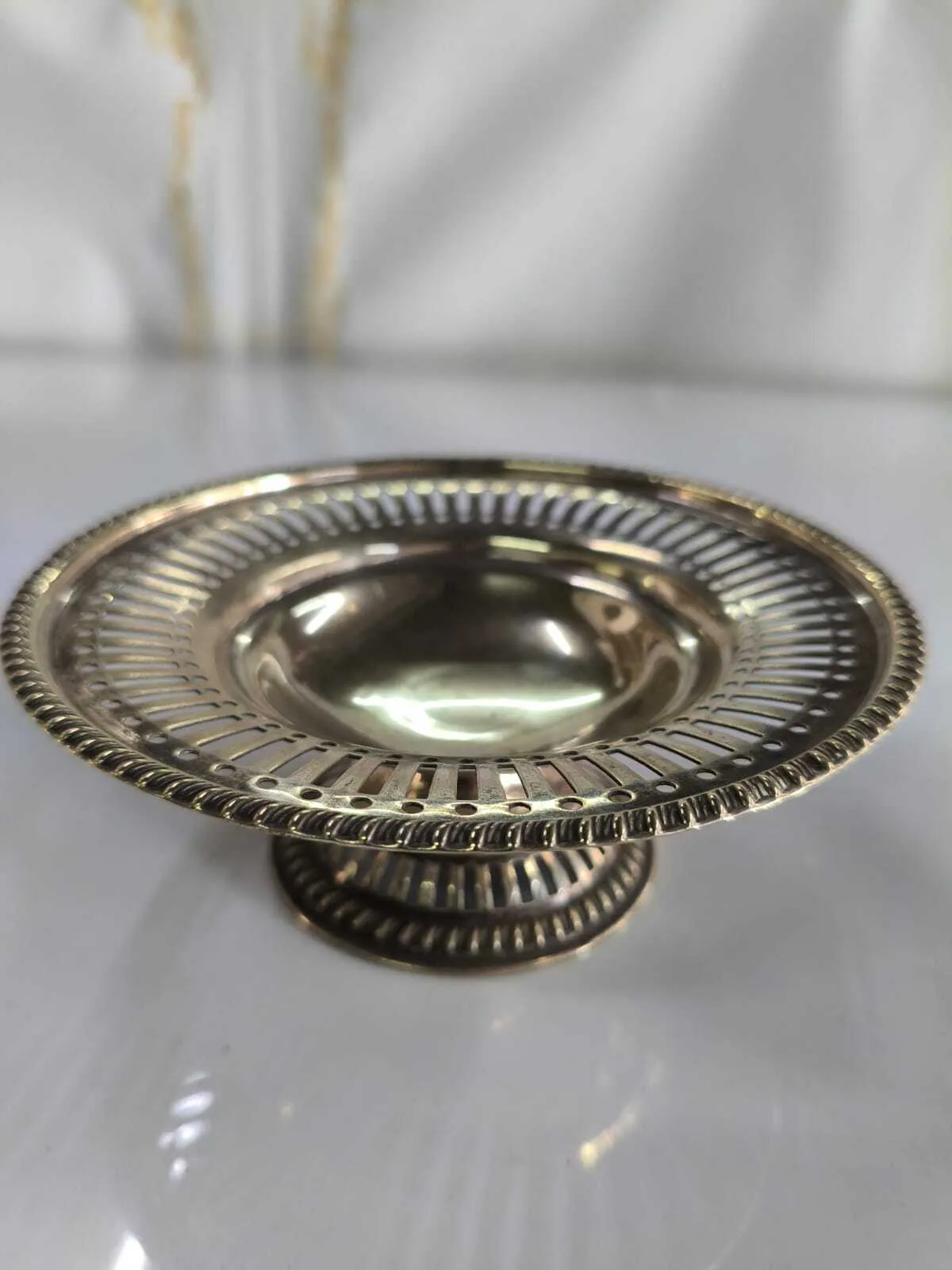 CENTRO DE PLATA CALADO CON PIE "BSCEP 6152" Med:  14  x 6 cm 