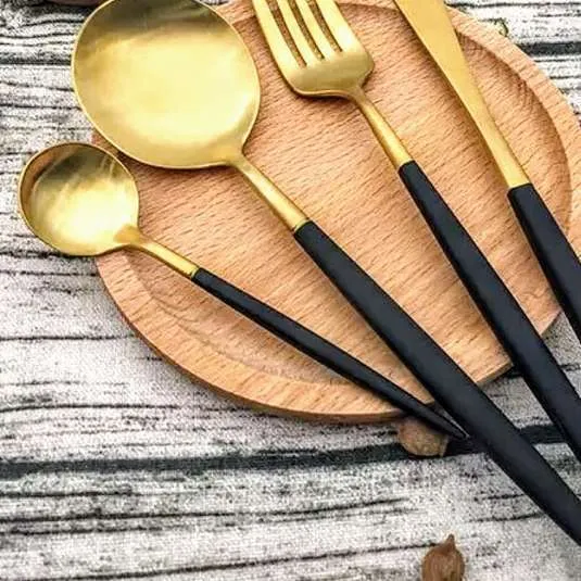 CUCHARA DE POSTRE  NEGRO Y ORO