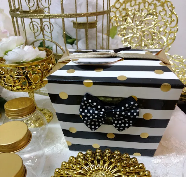 CAJITA DE CARTILINA RAYAS BLANCA Y NEGRO 