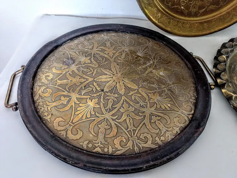 GRAN BANDEJA ORIENTAL BORDE MADERA Y ASAS dim 45 cm