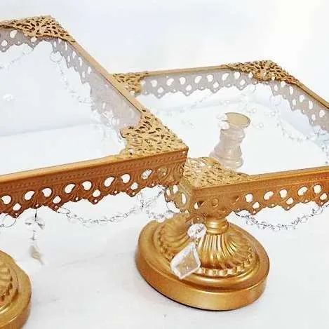 PIE DE TORTA  "ORO REAL" CUADRADO grande  sin caireles 27x 27x27 (CO007)