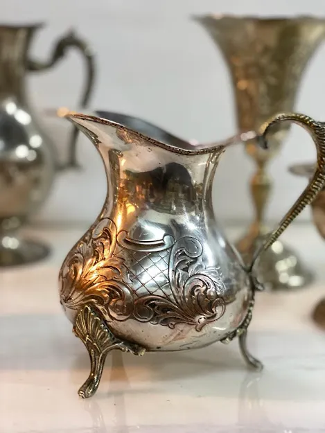 JARRA DE PLATA  ANTIQUE REPUJADA   "JPAR06"  9 X 18 CM 