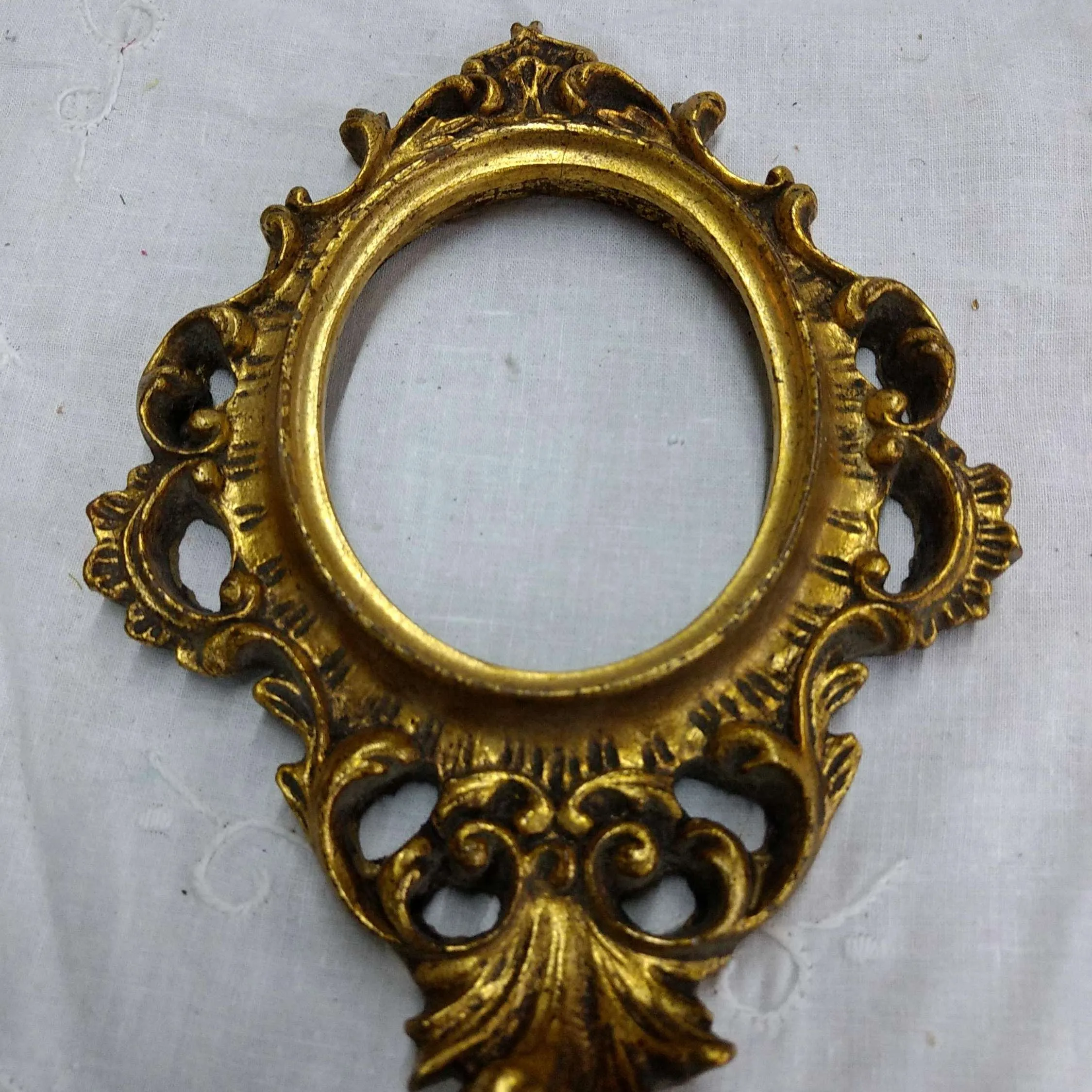 Marco Oval Dorado a la Hoja 9,5 x 7,5 " MODH"