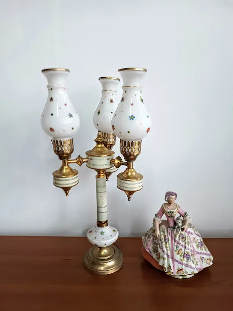 LAMPARA DE MESA PORCELANA CON FLORES 3 TULIPAS