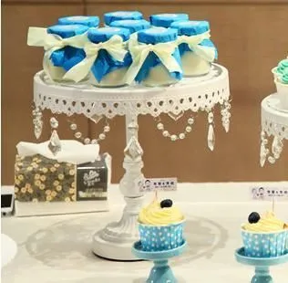 PIE DE TORTA BLANCO  "GRANDE" CON CAIRELES  -Diam 27  alto 27 (CB001)