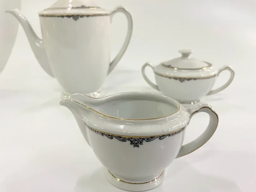 LECHERA  BAVARIA GUARDA ORO Y NEGRO  