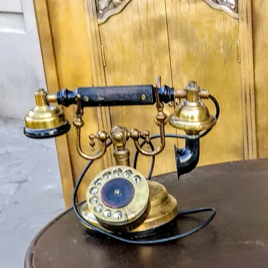 TELEFONO ANTIGUO DE BRONCE