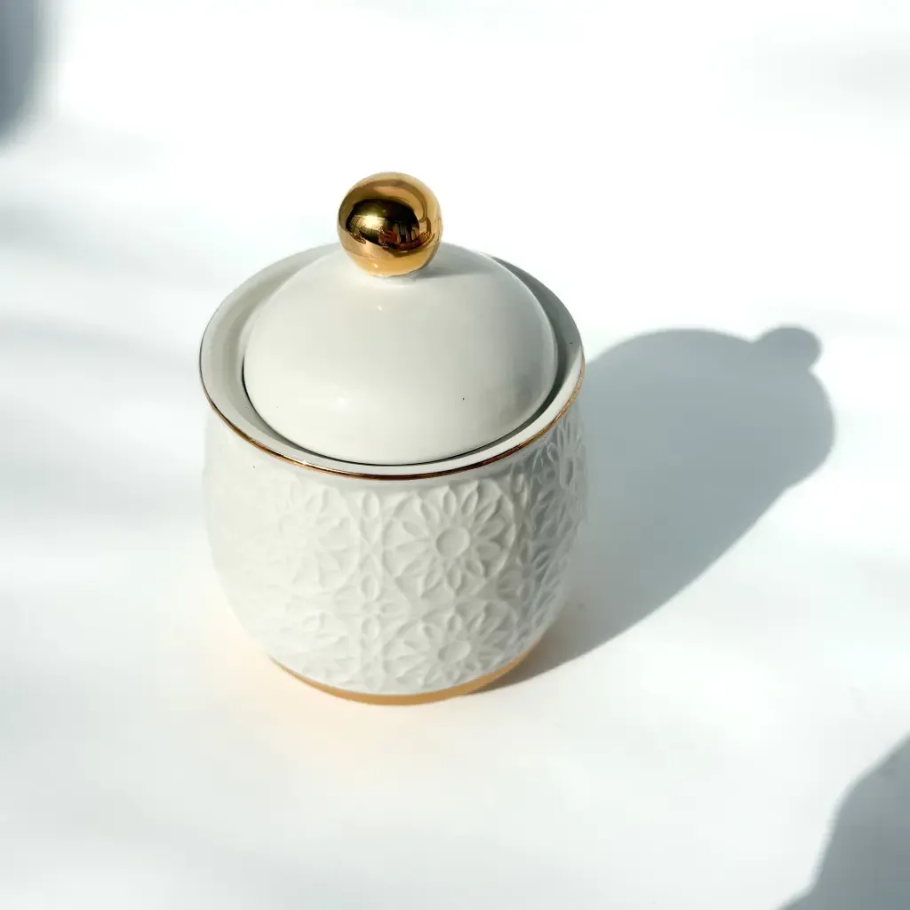 AZUCARERA PORCELANA LABRADA Y ORO  “Dalia"