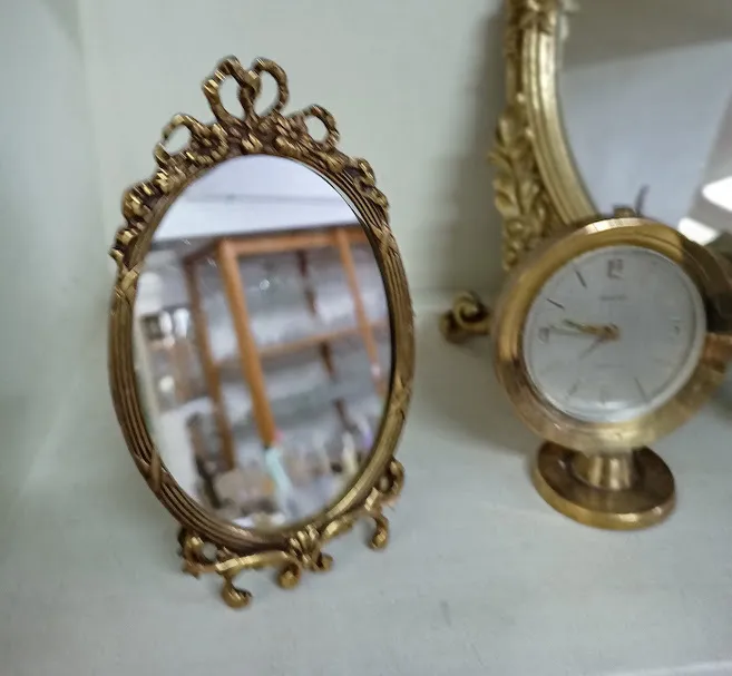 MINI ESPEJO OVAL BRONCE  CON PIE 14 x 9 CM