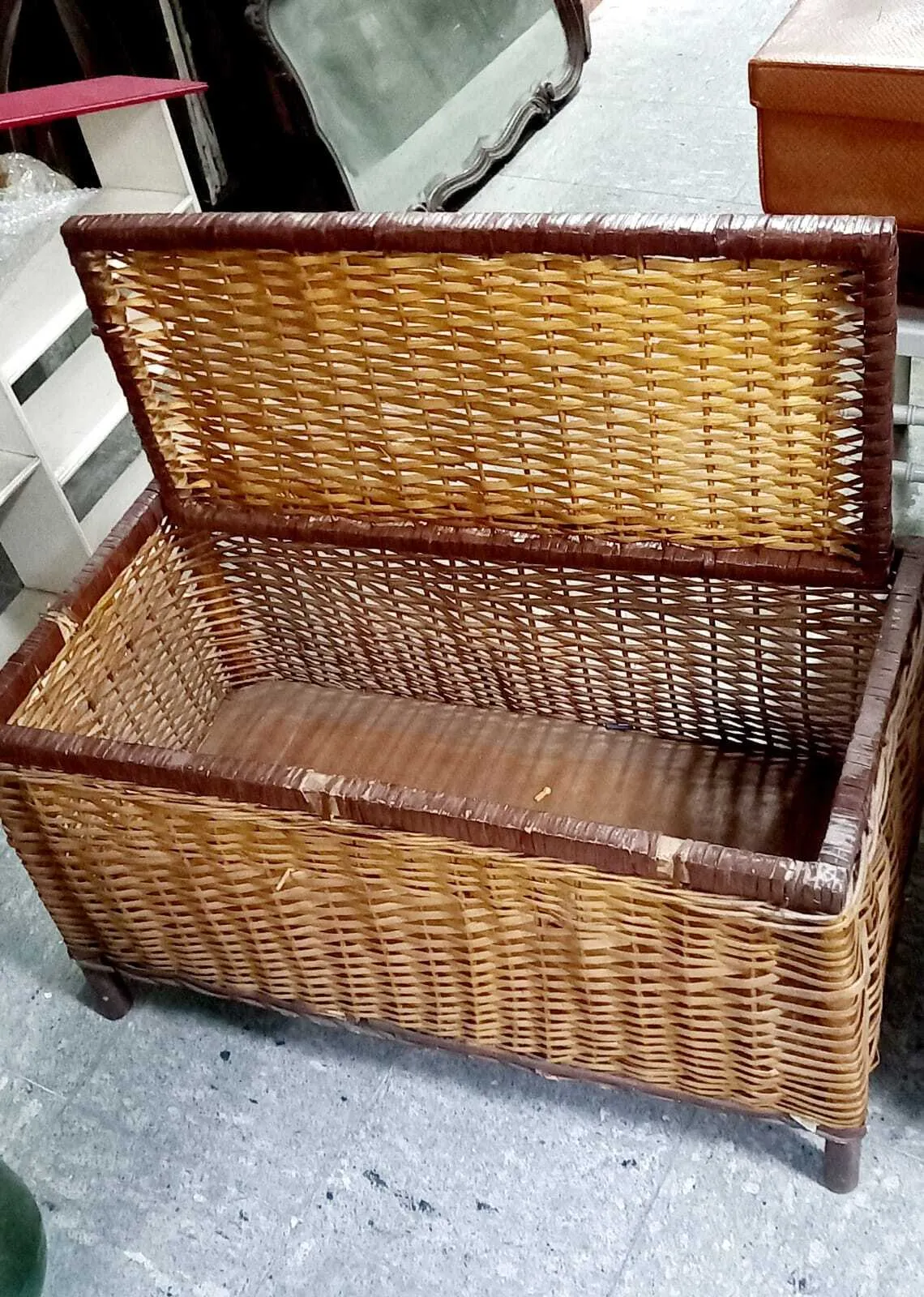 BAUL DE MIMBRE  CON TAPA  0.80 x 0.40 x 0.45 ALT.cm