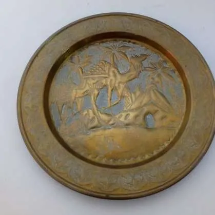 PLATO DE BRONCE  DECORADA" PB" 25 CM 