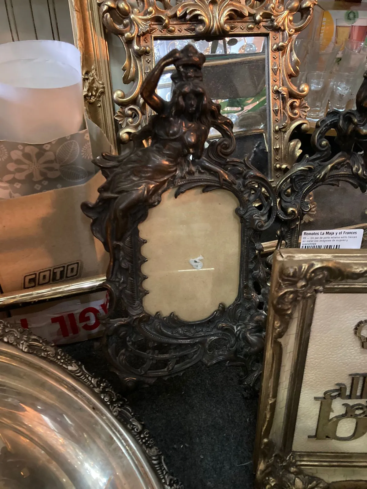 PORTAR RETRATO BRONCE LABRADO CON FIGURA