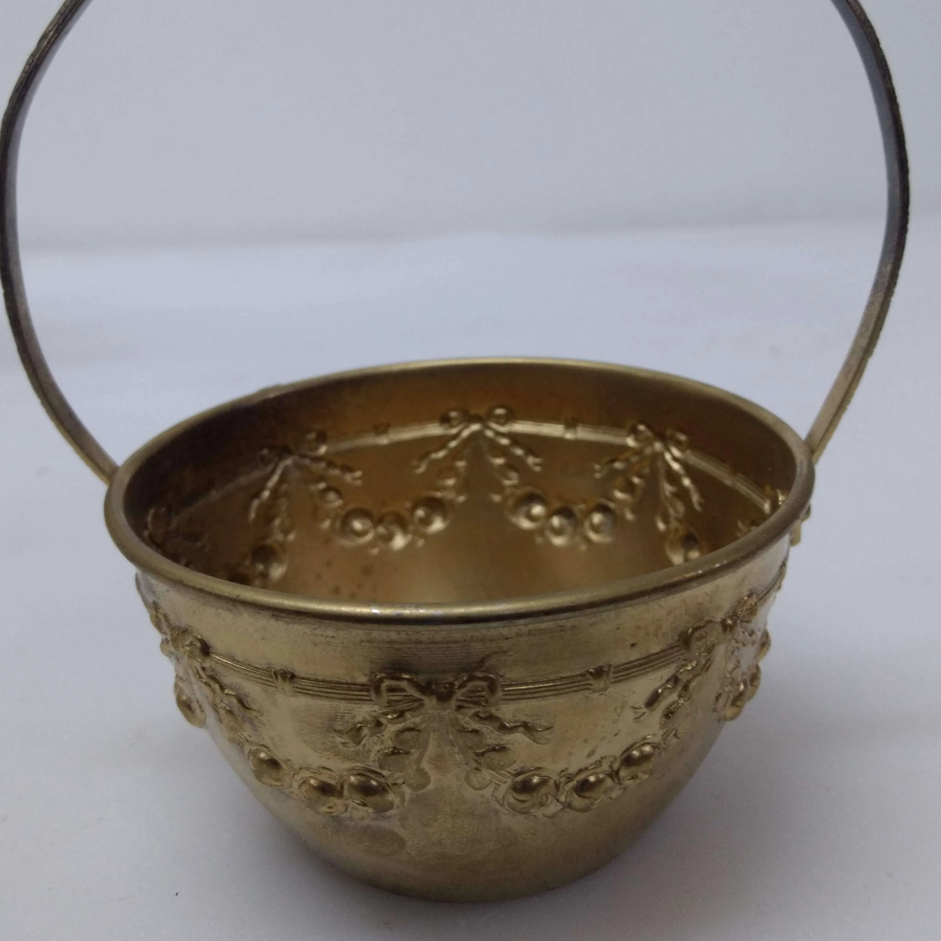 CENTRO METAL ORO CANASTITA C6 . Diam.10 cm alt.16cm