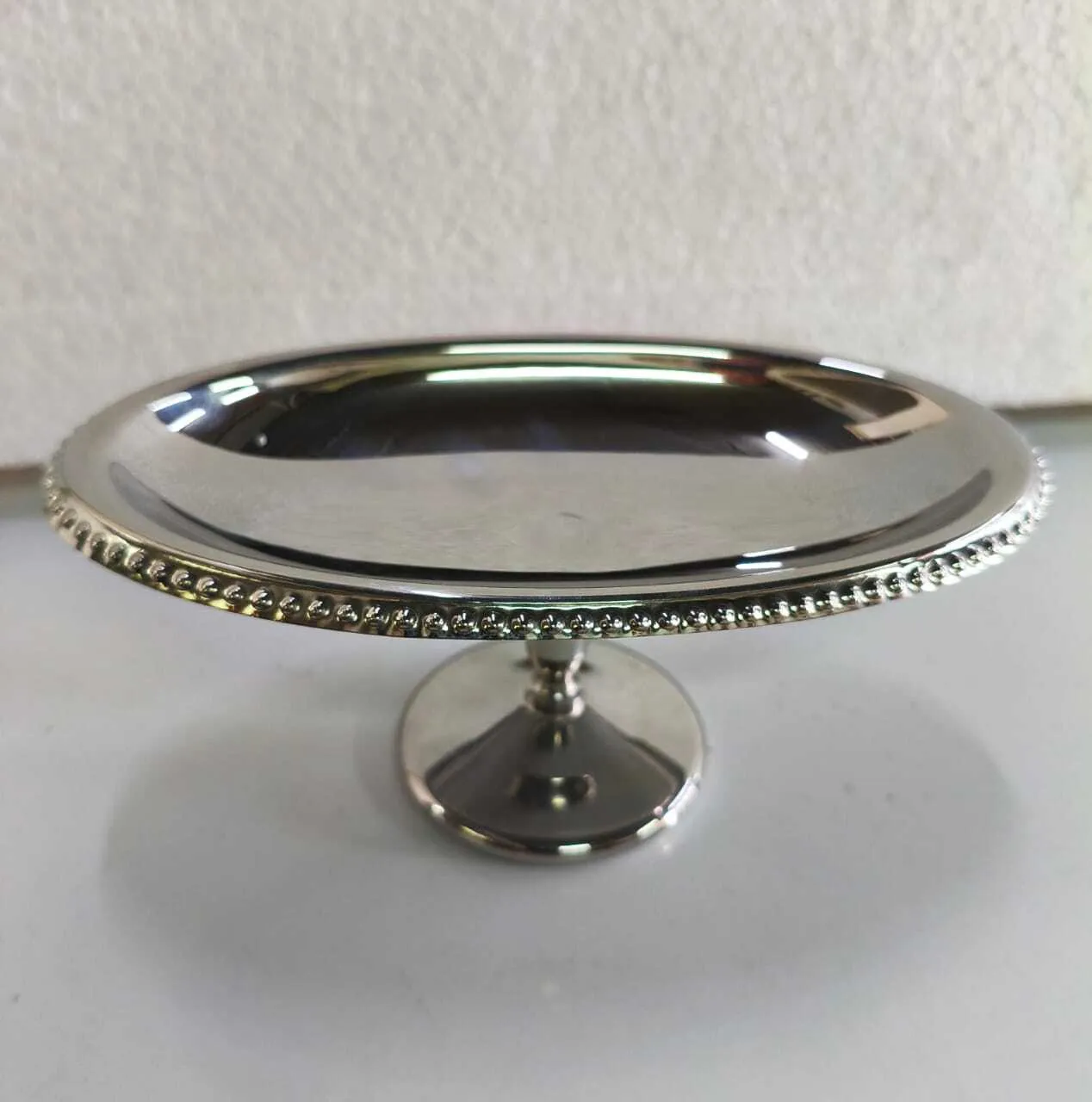 PIE  METAL OVALDO CON BORDE DE PERLAS"PMOP" Diam  17 x  9 cm , Alto  7 cm 