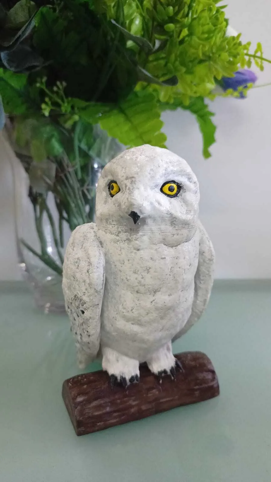 FIGURA DE BUHO DE RESINA  Mide  20 X 10 CM 