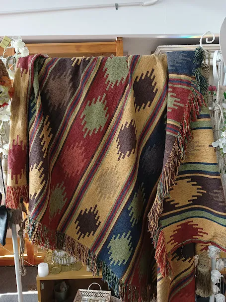 MANTA CON FLECOS ESTILO TELAR DISEÑO  ETNICO