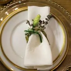 PLATO ENTRADA PORCELANA BLANCA BORDE ORO