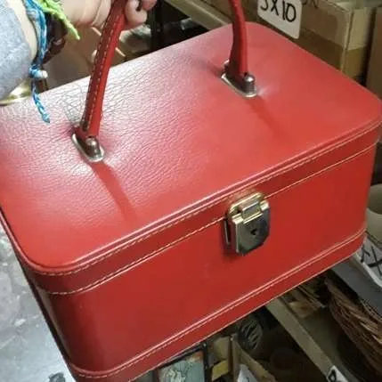 NECESER VINTAGE  CUERO ROJO