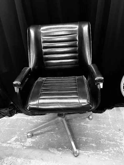 SILLON DE ESCRITORIO  " BOSS " CUERO NEGRO  
