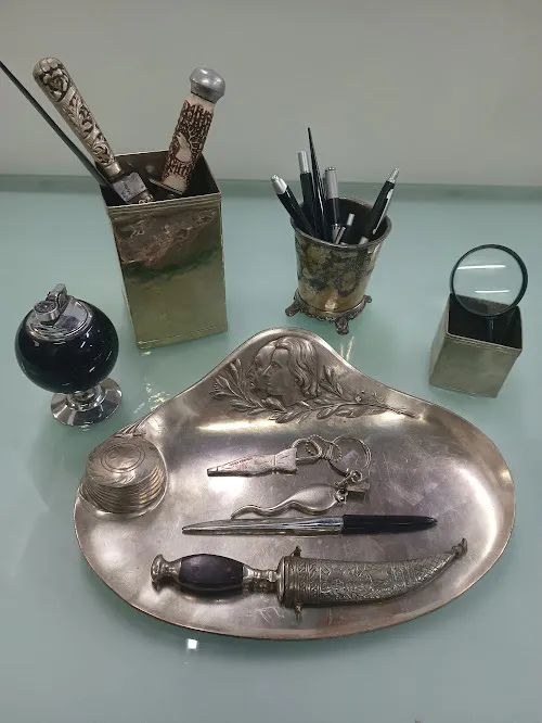 ESCRIBANIA CON TINTERO  PLATA ANTIQUE  " HONORES" 30 X 20 CM 