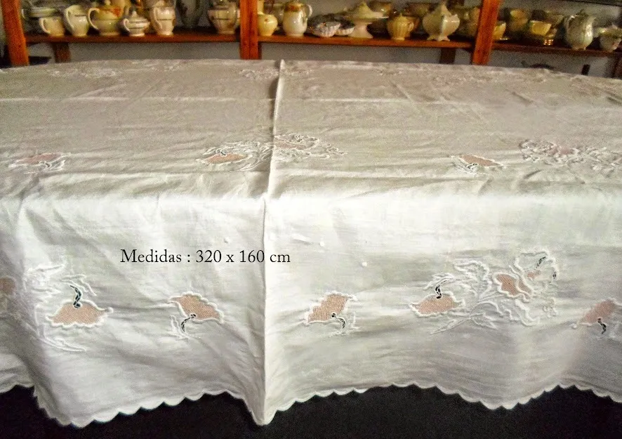 MANTEL RECT. BORDADO CAMELIAS 3.20 X 1.60 MT