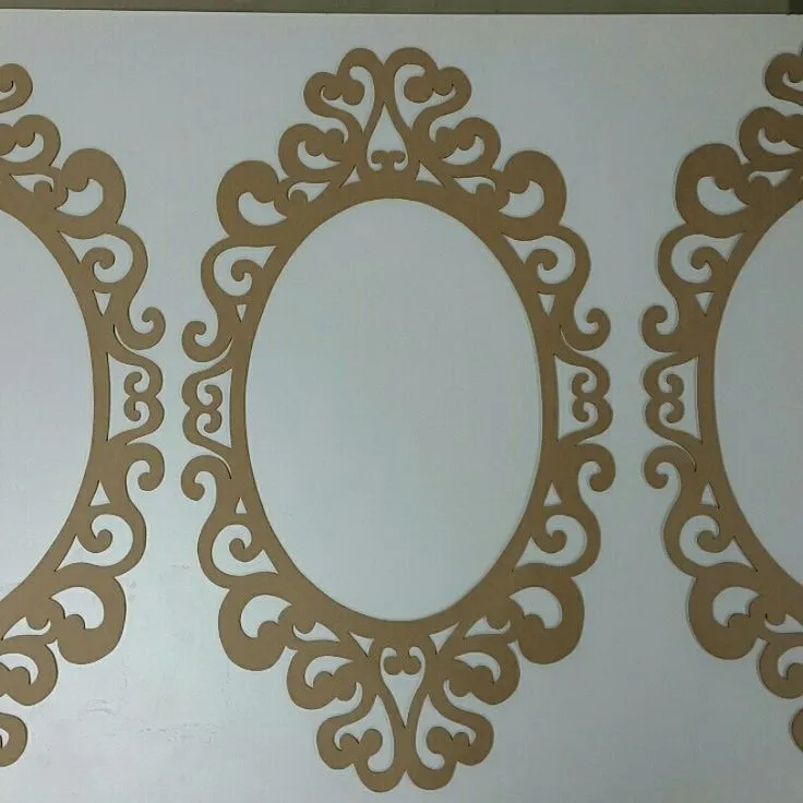 MARCO OVAL  CALADO CHICA   30 X  34 CM DORADO Y BLANCO