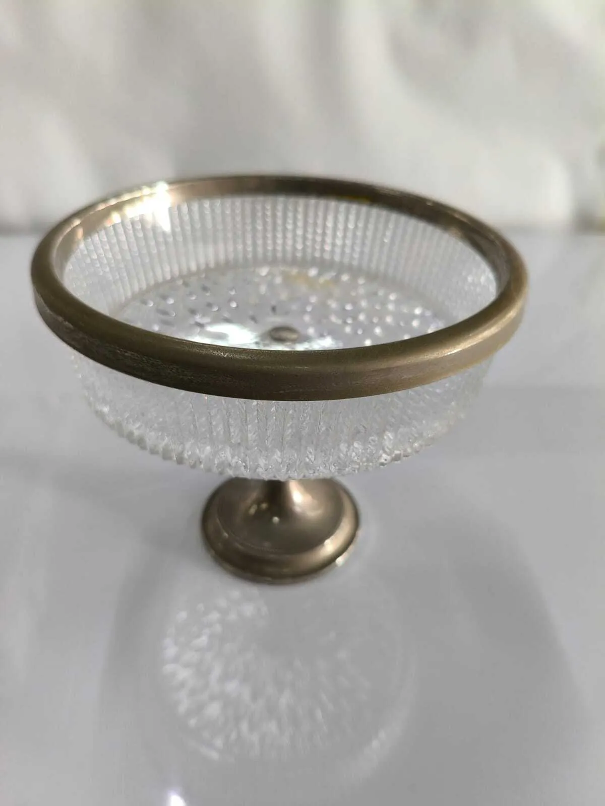 CENTRO DE CRISTAL CON PIE DE PLATA Y BORDE PLATA "CCPPA"