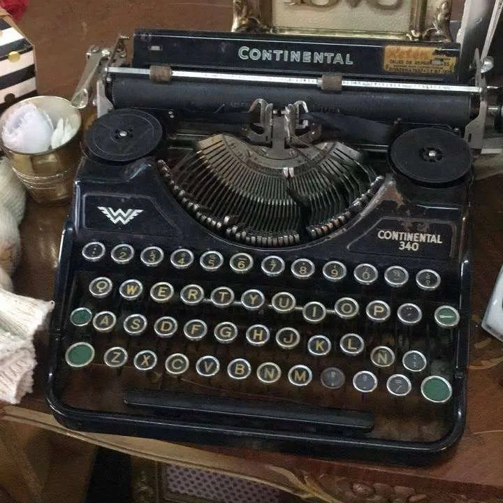 Maquina de Escribir Continental 31 x 30 cm 