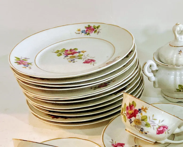 PLATO DE ENTRADA / POSTRE  PORCELANA " REAL" - 19 CM