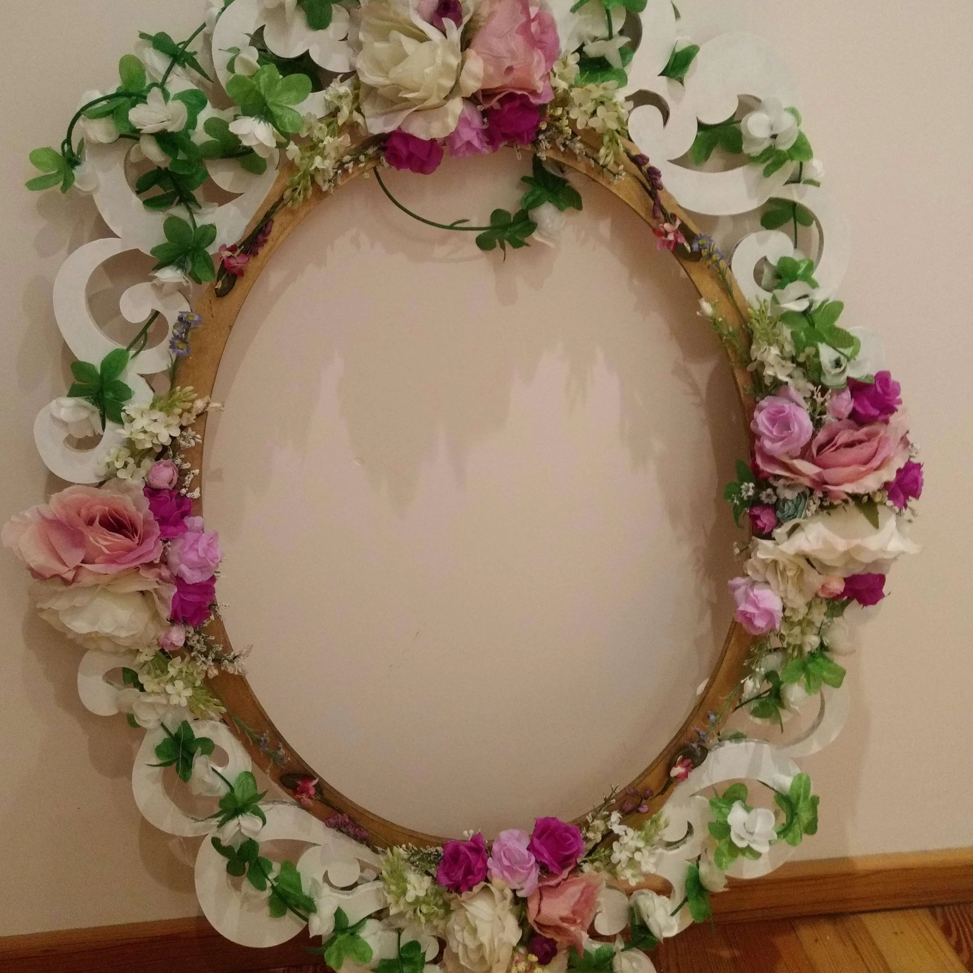 MARCO  OVAL CALADO  CON FLORES  40 X52 CM "MOF"