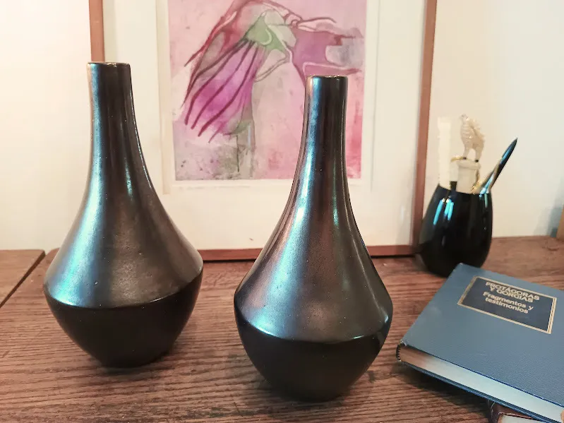 VASIJAS  CERAMICA  NEGRO-  PELTRE   VCN ALT. 28 CM