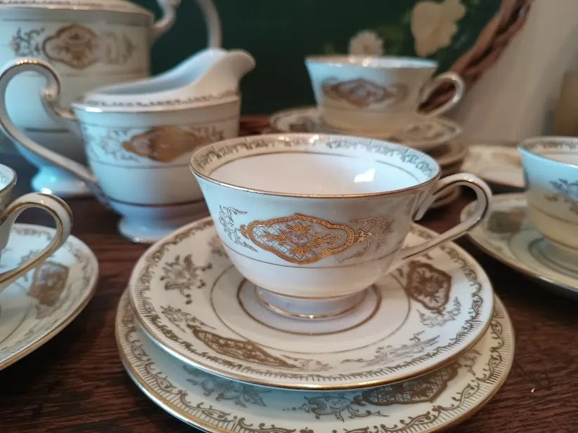 PLATO DE POSTRE CON ORO " TSUJI GOLDEN"