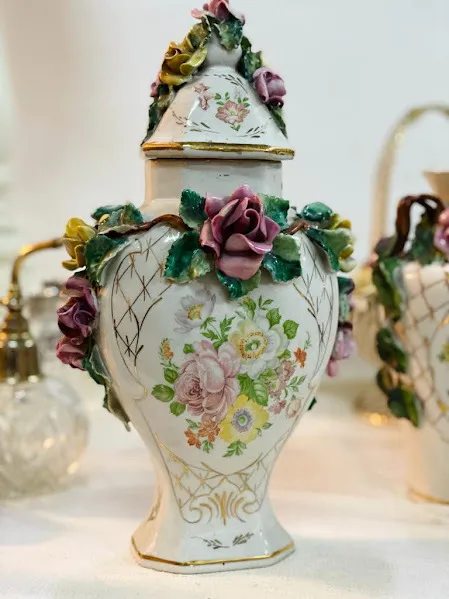 POTICH PORCELANA ROCOCO CON FLORES  -" PPR" -  30 CM ALT